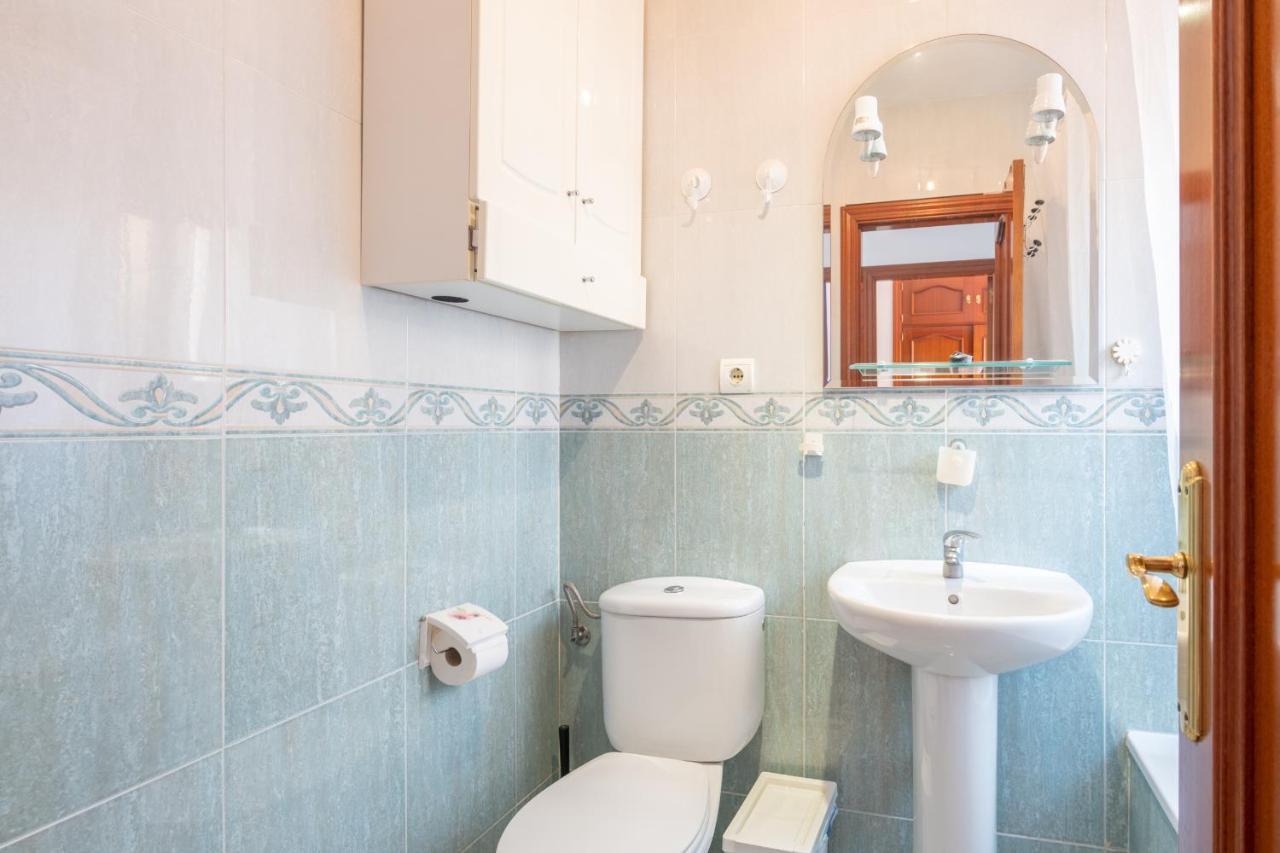 Renthas Pedregalejo Beach Apartments Málaga Dış mekan fotoğraf
