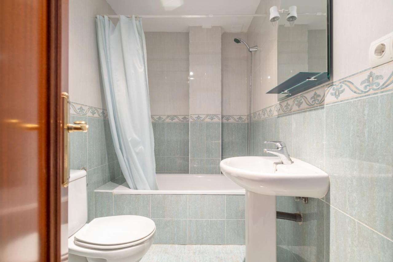 Renthas Pedregalejo Beach Apartments Málaga Dış mekan fotoğraf